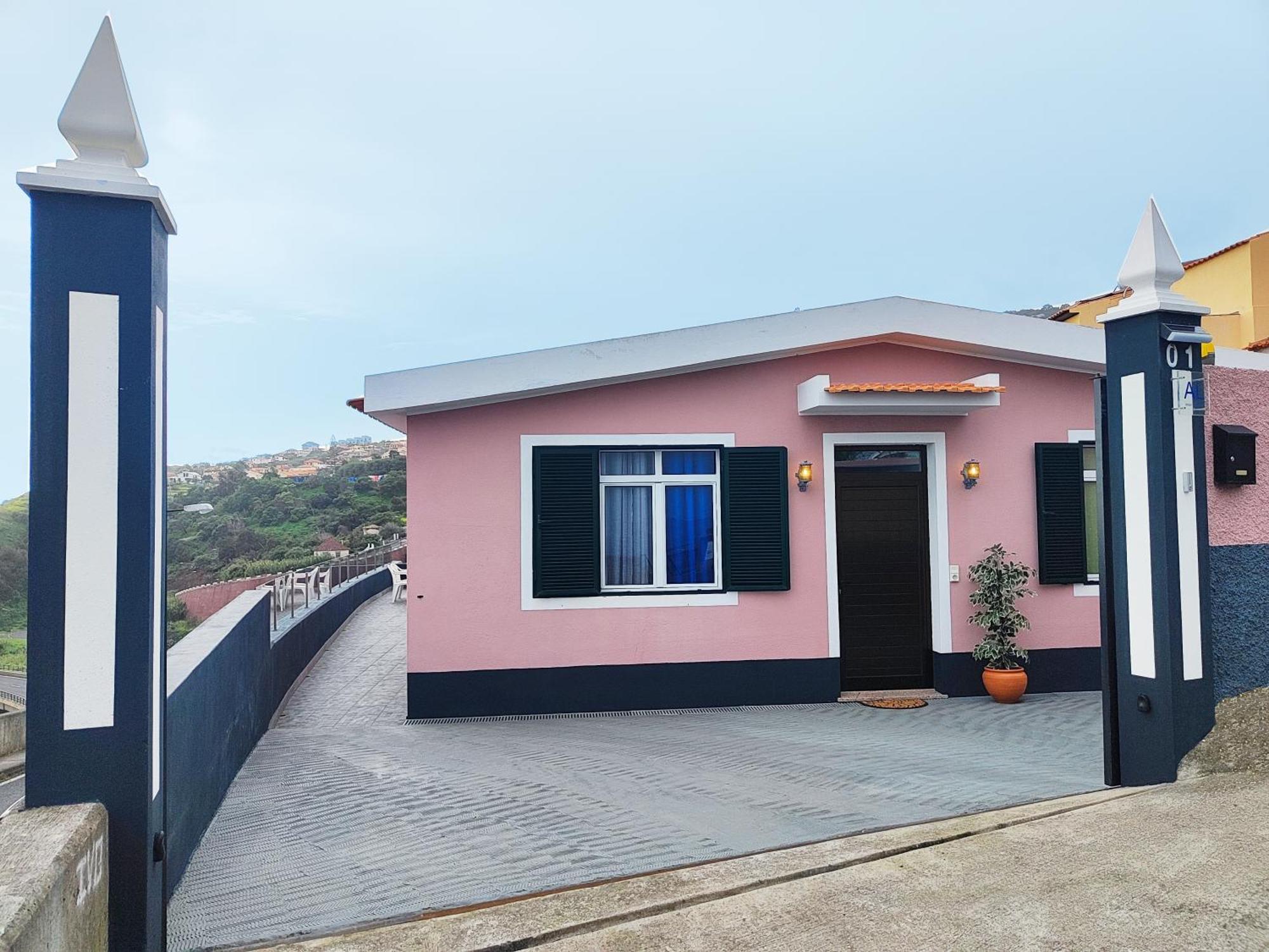 Gateone Al Airport View House Villa Machico  Exteriör bild