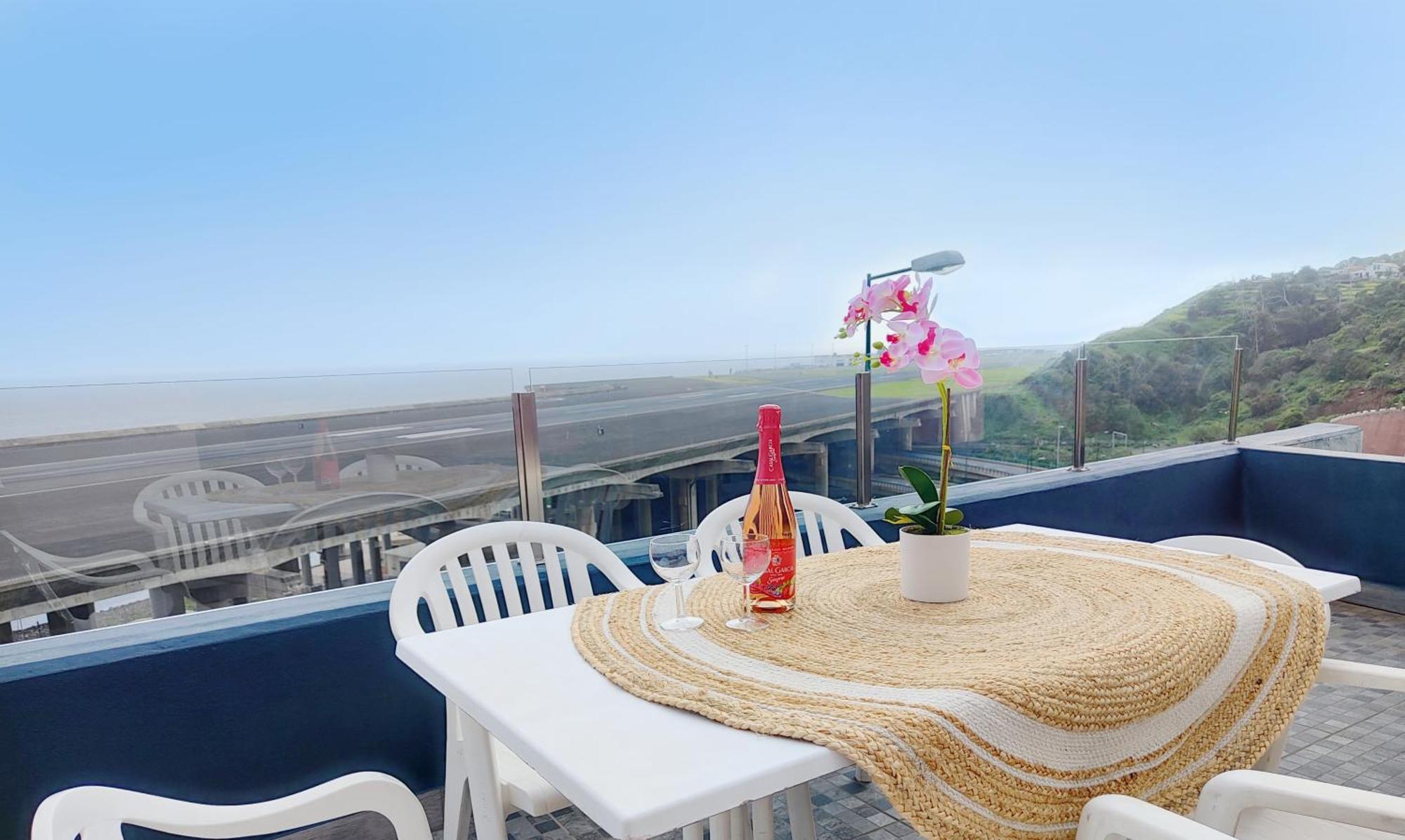 Gateone Al Airport View House Villa Machico  Exteriör bild