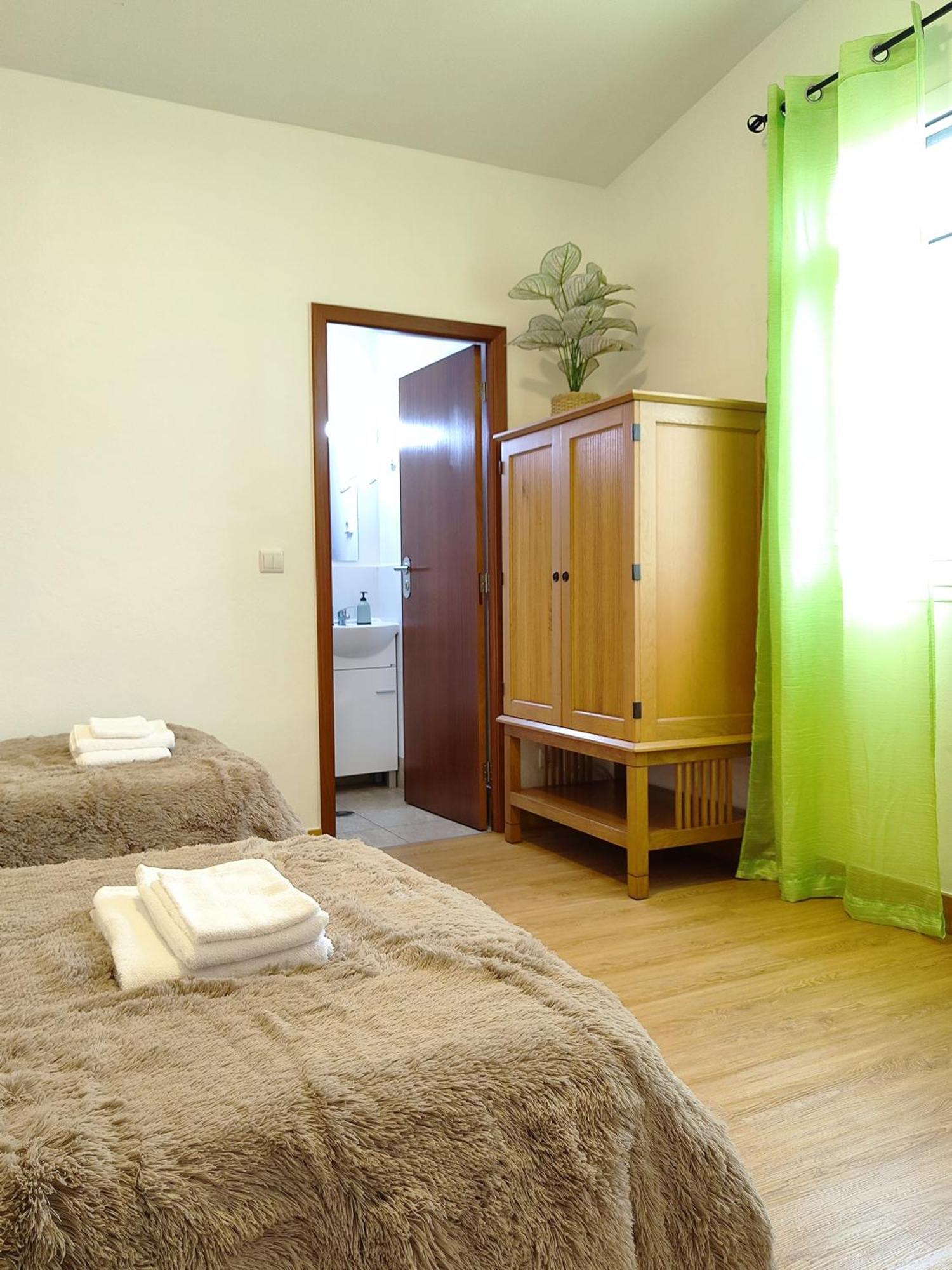 Gateone Al Airport View House Villa Machico  Exteriör bild