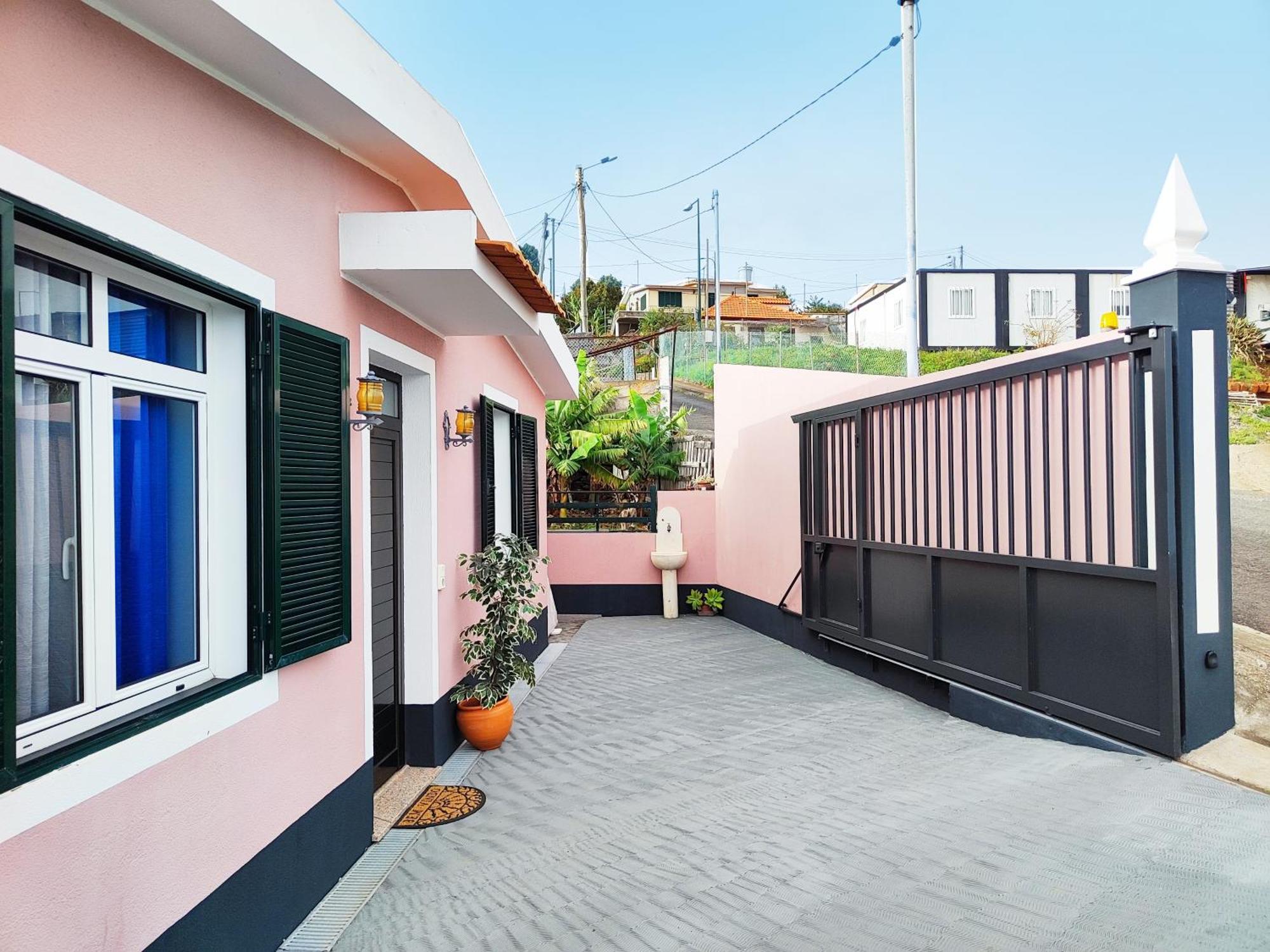 Gateone Al Airport View House Villa Machico  Exteriör bild