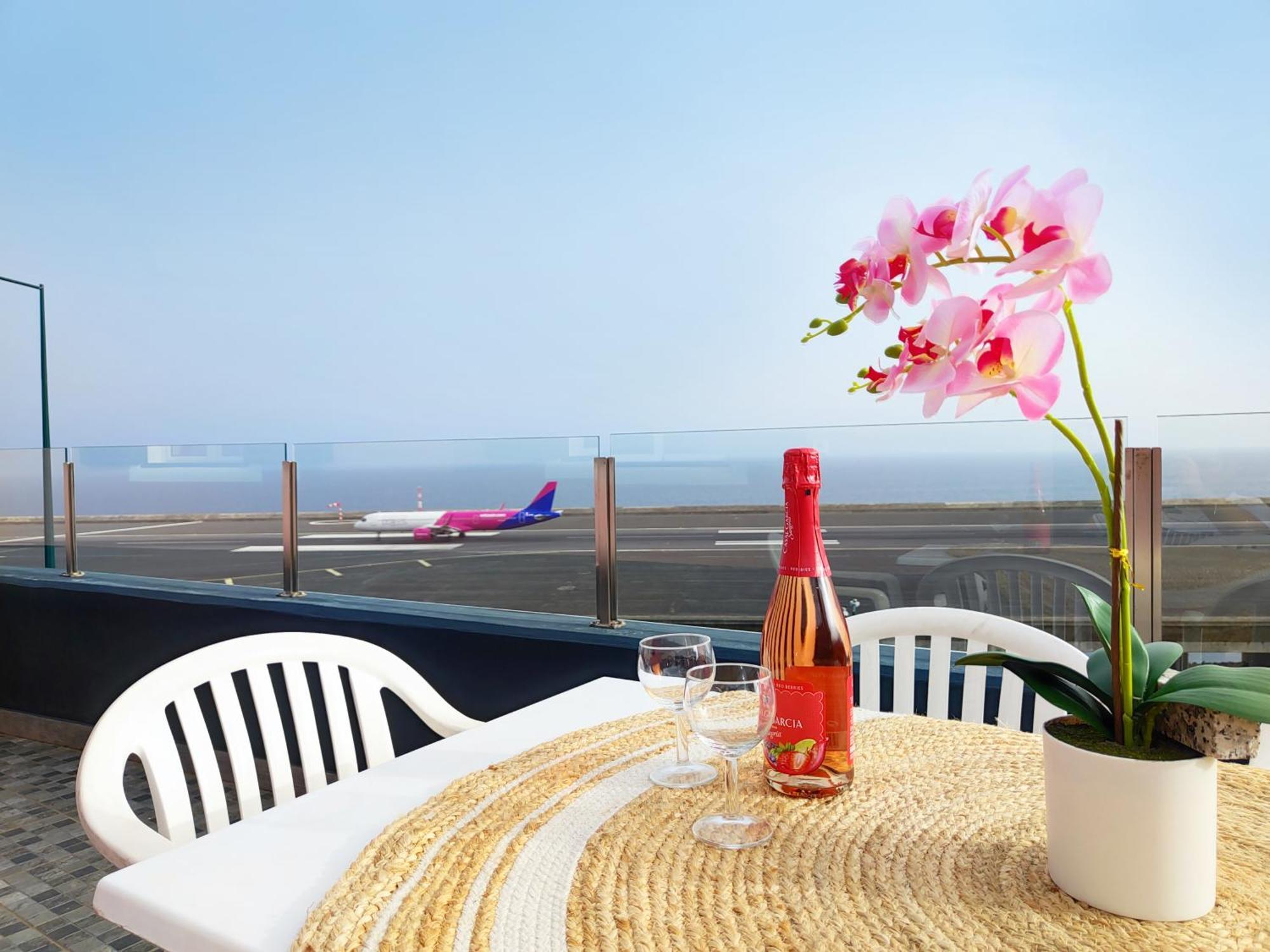 Gateone Al Airport View House Villa Machico  Exteriör bild