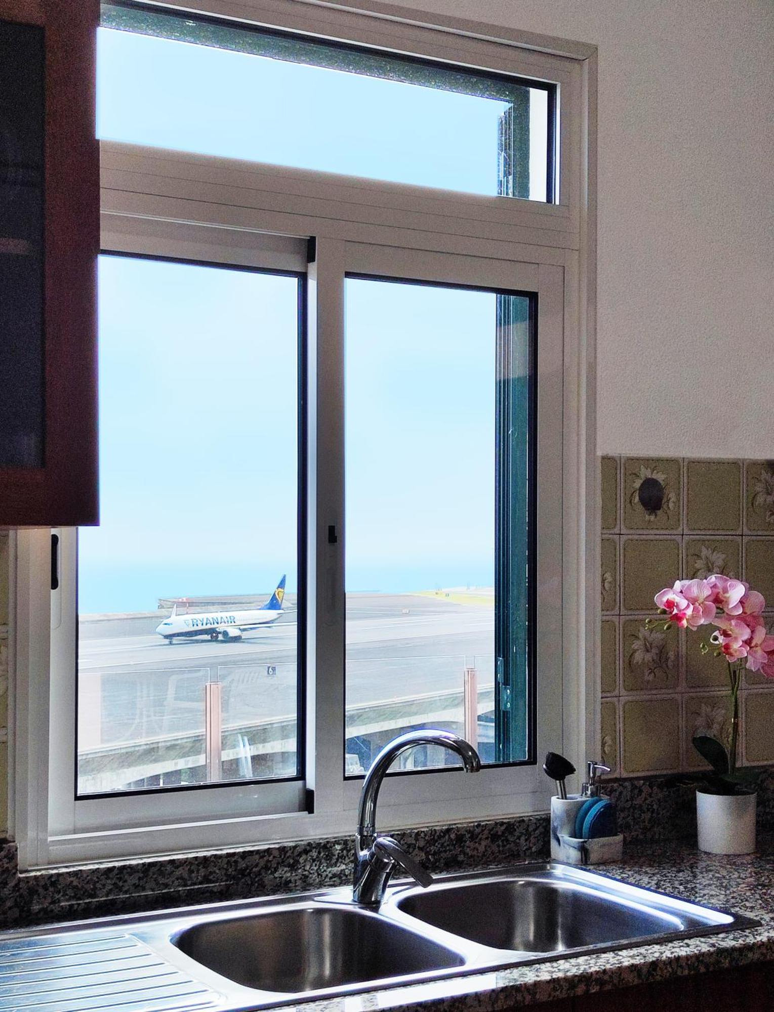 Gateone Al Airport View House Villa Machico  Exteriör bild